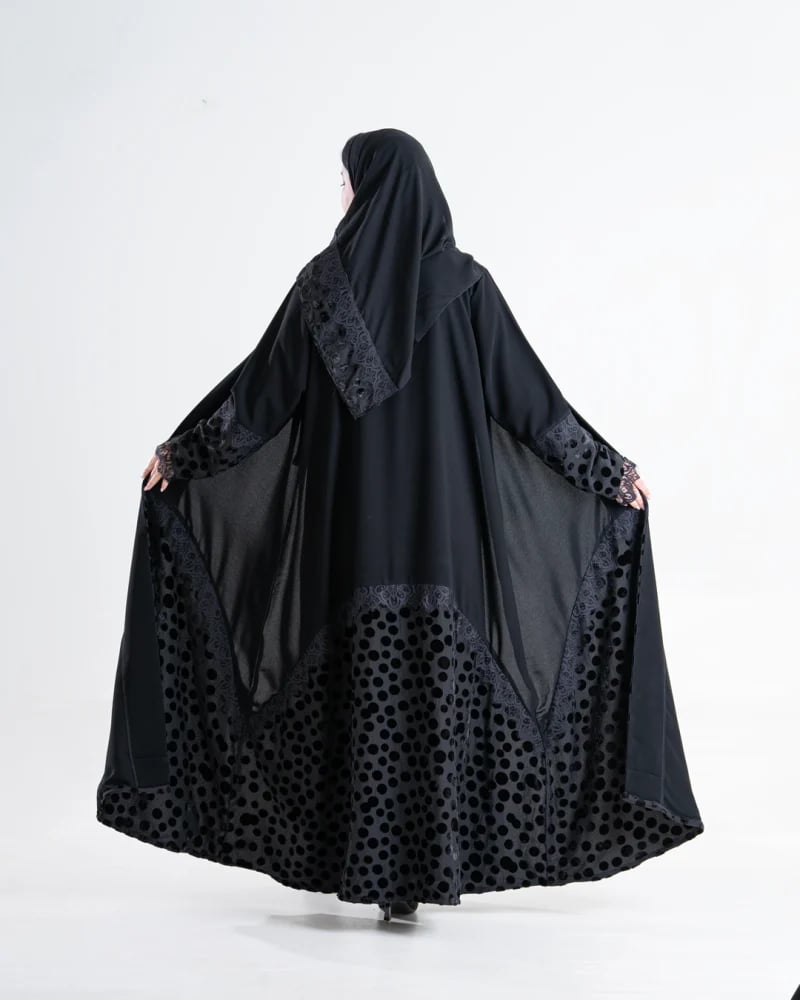 عباية ايمي بقماش كريب ملكي بلمسات مخمل اسود