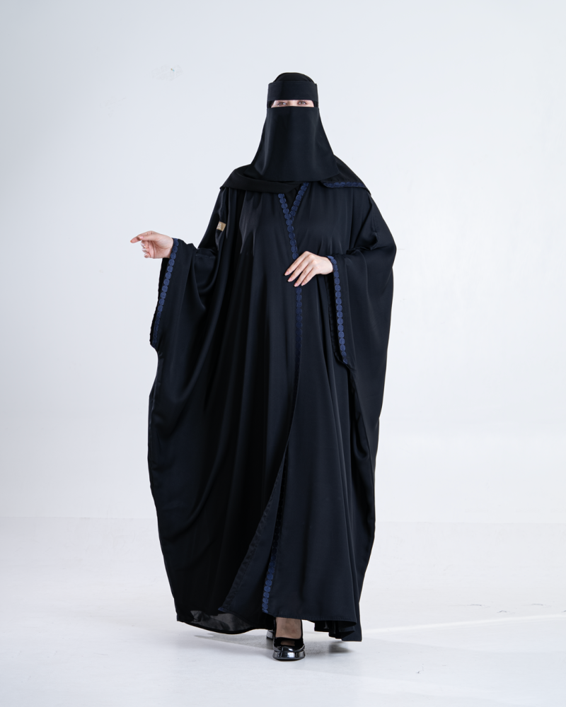 عباية مناهل بقماش كريب نواعم بتطريز كحلي