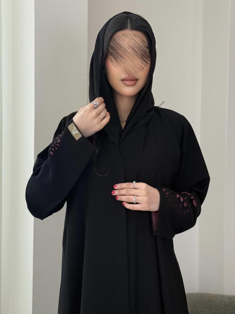 عباية ريما بقماش كريب الابداع بتخريم ليزر عنابي