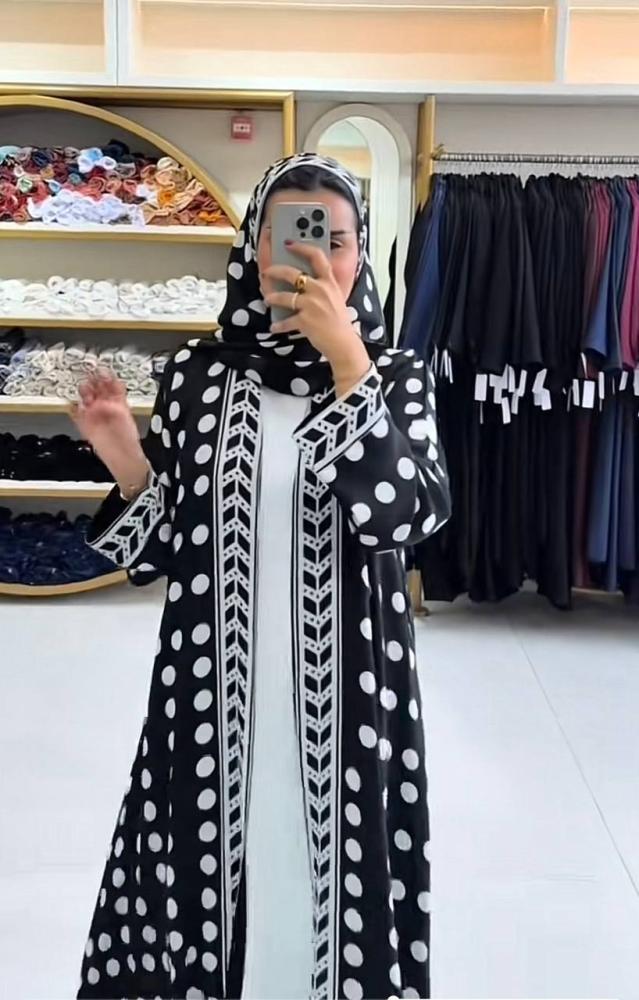 عباية مشاعل شيفون منقط ابيض واسود