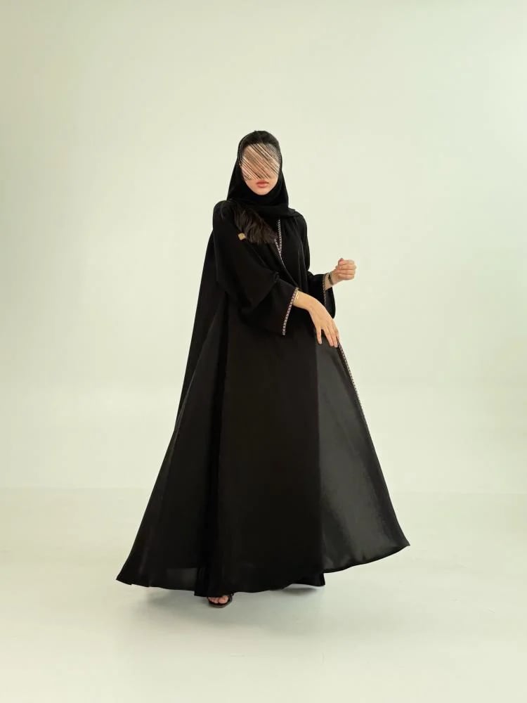 عباية سلطانه بقماش  انترنت كويتي بتطريز ناعم كم ضيق بيج