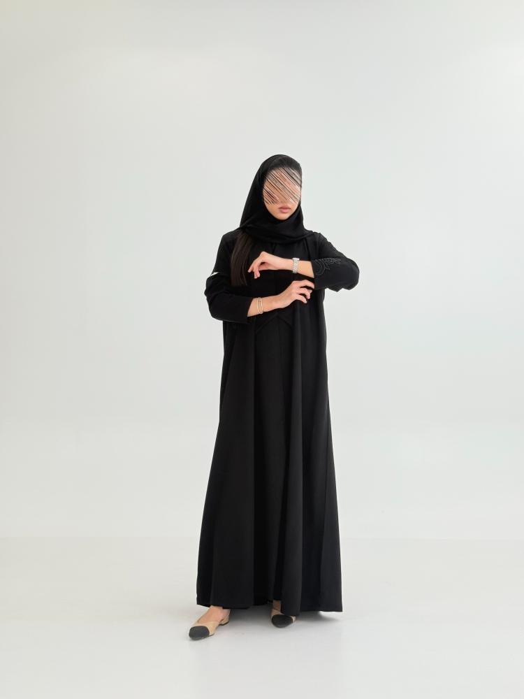 عباية ريمي بقماش كريب رموش مزين بشك