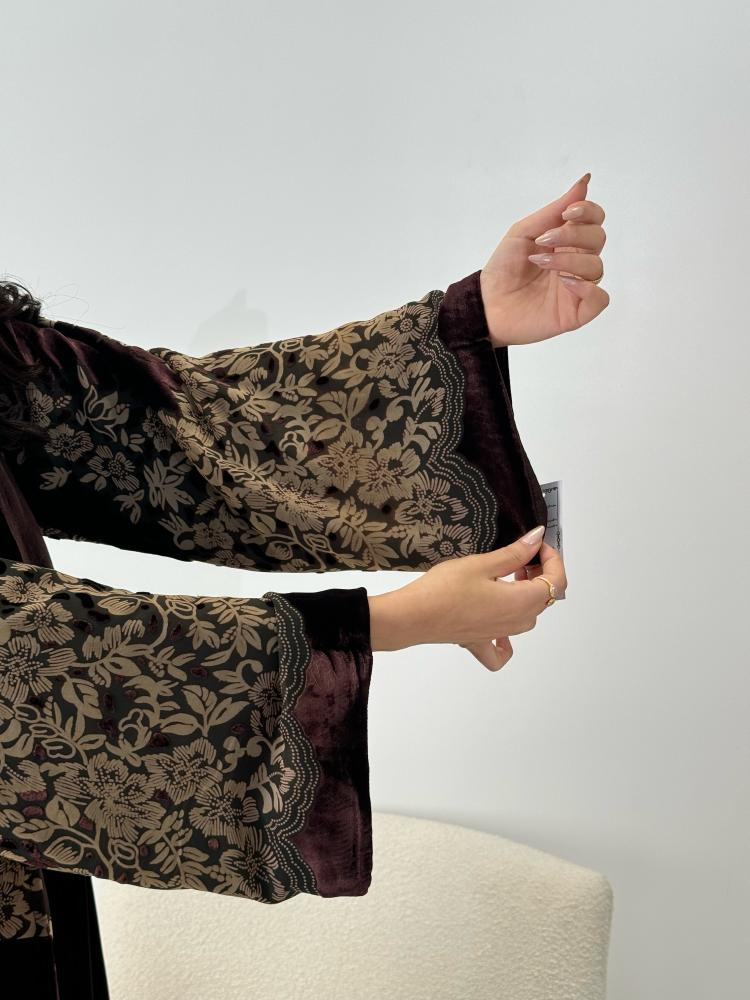 تشكيلة شتاء 2024 - عباية ميسم مخمل مشجر بني
