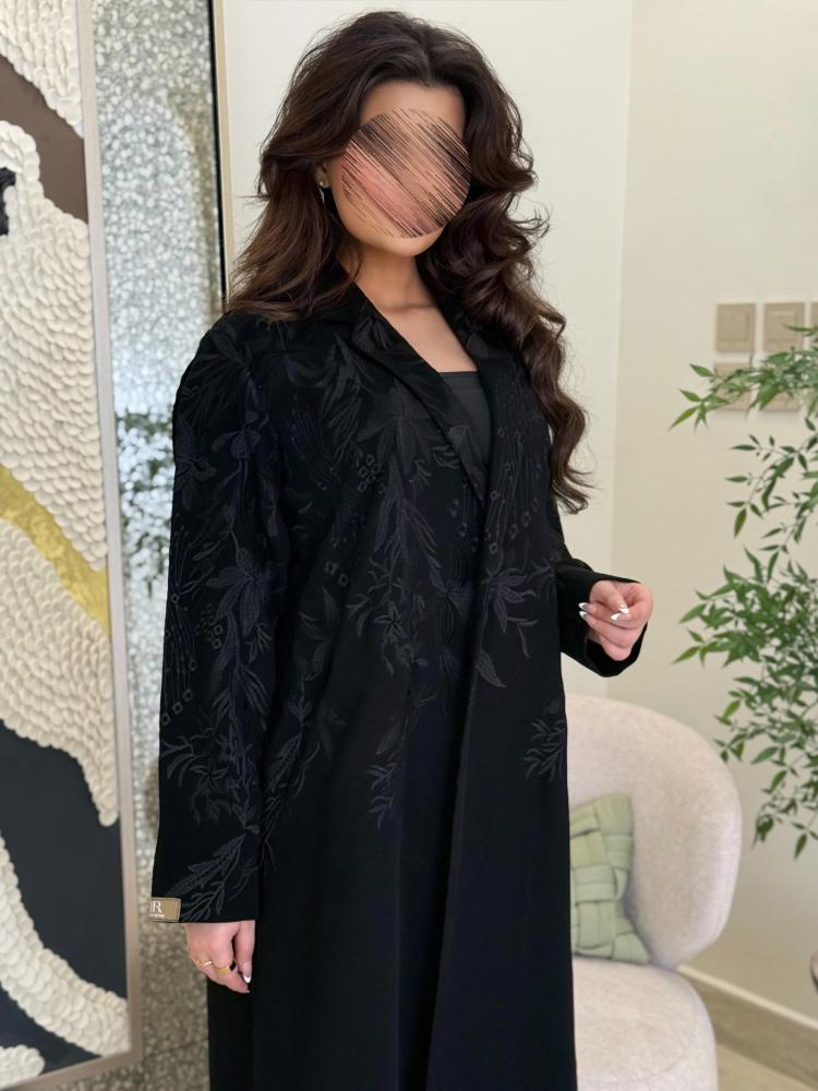 عباية انجيلا بقماش كريب الفخامه بتطريز اسود