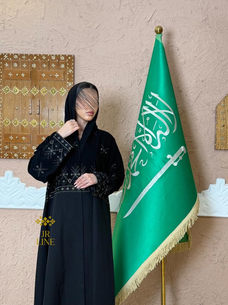 عباية رؤية بقماش كريب الابداع بتطريز اسود