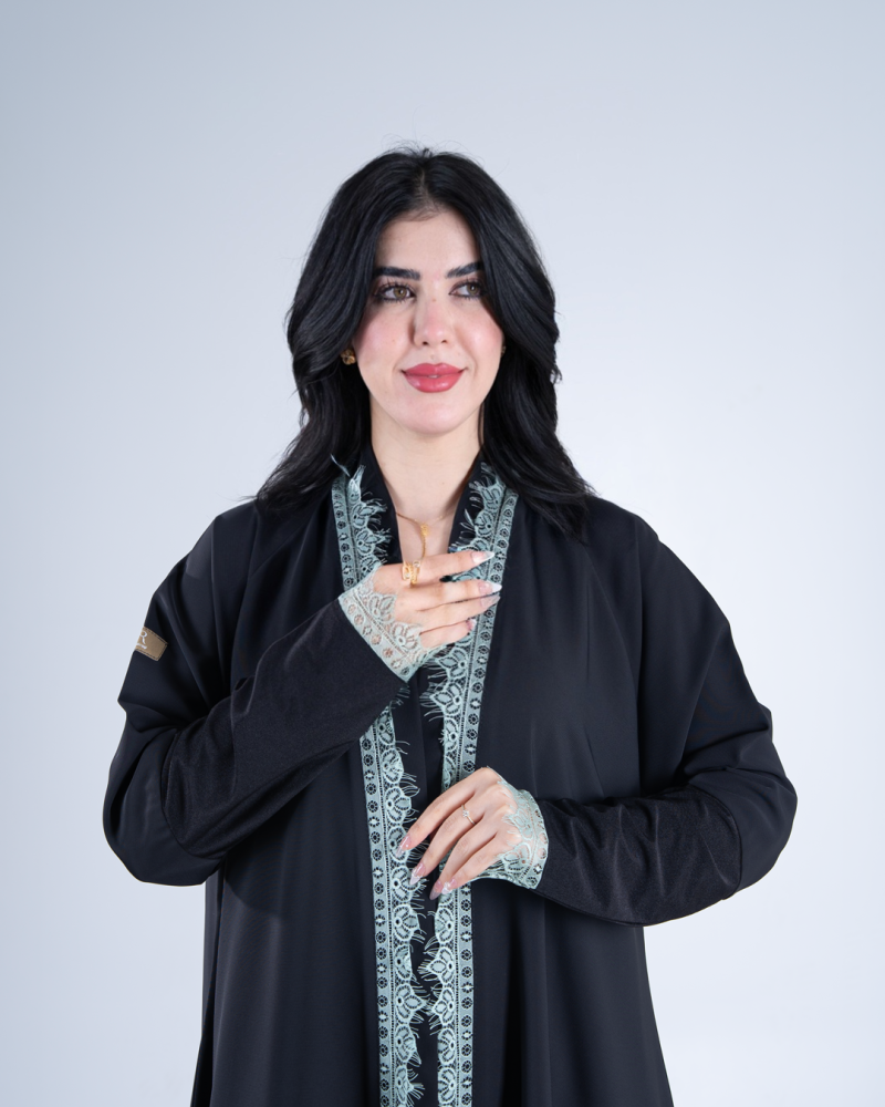 عباية ماس بقماش كرز مزين بدانتل تيفاني