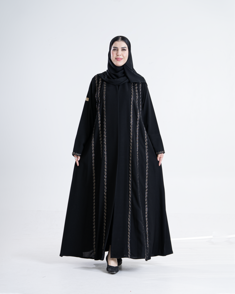 عباية لوني بقماش كريب ملكي مزين بشك ذهبي