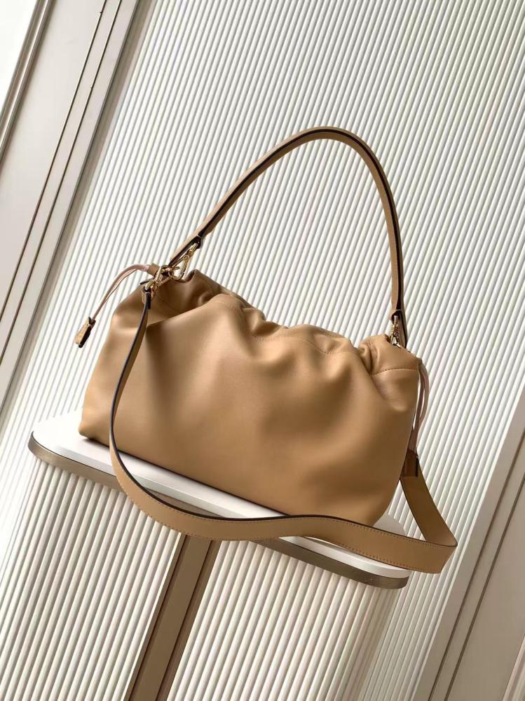 حقيبة فندي ماما باجيت فاخرة - Fendi Mamma Baguette Bag