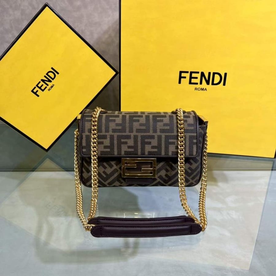 FEND1  Iconic Baguette 8BR793 size 24x14x7cm فندي