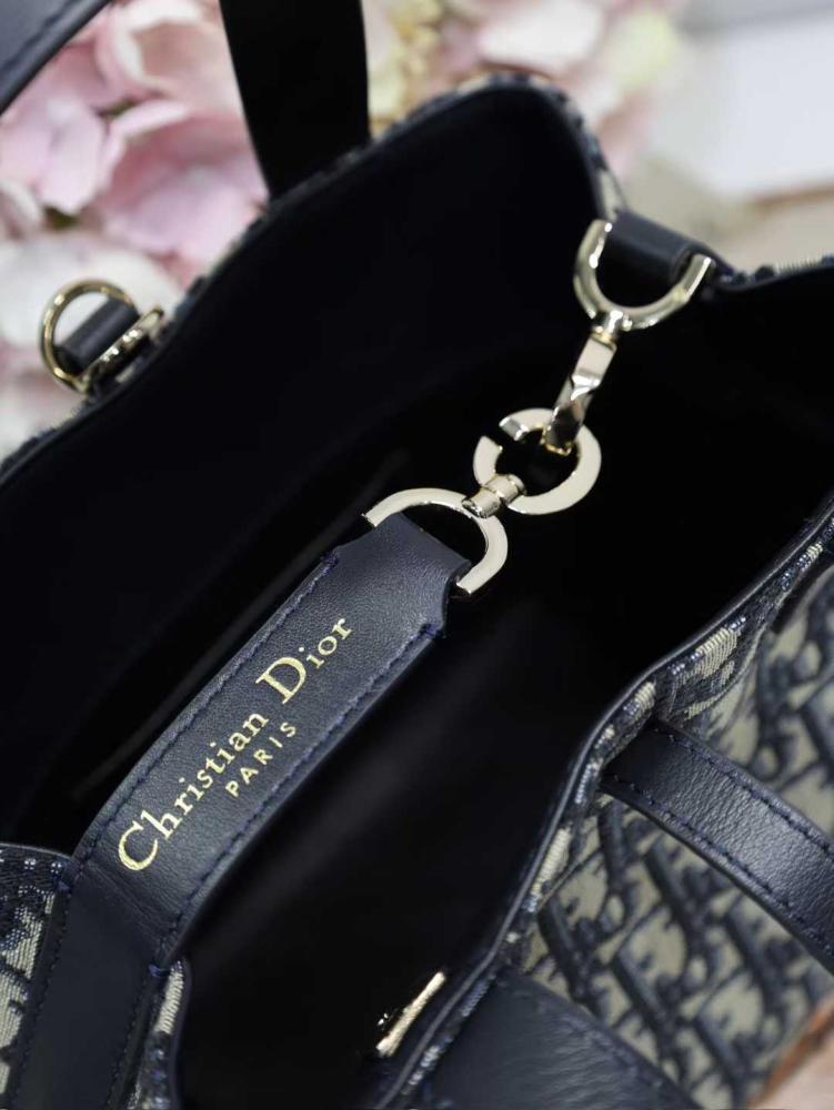 Dior Toujours – حقيبة ديور توجور الأنيقة | 16 × 12 × 18 سم