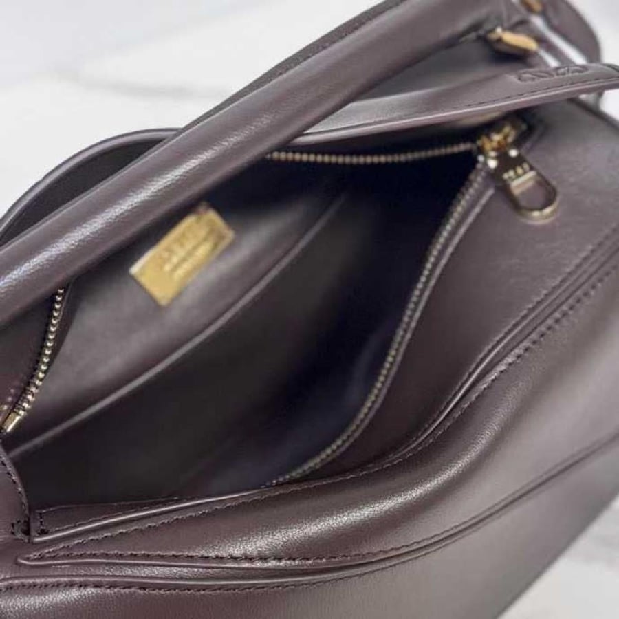 حقيبة لويفي فيذرلايت بازل 24 سم – Loewe
