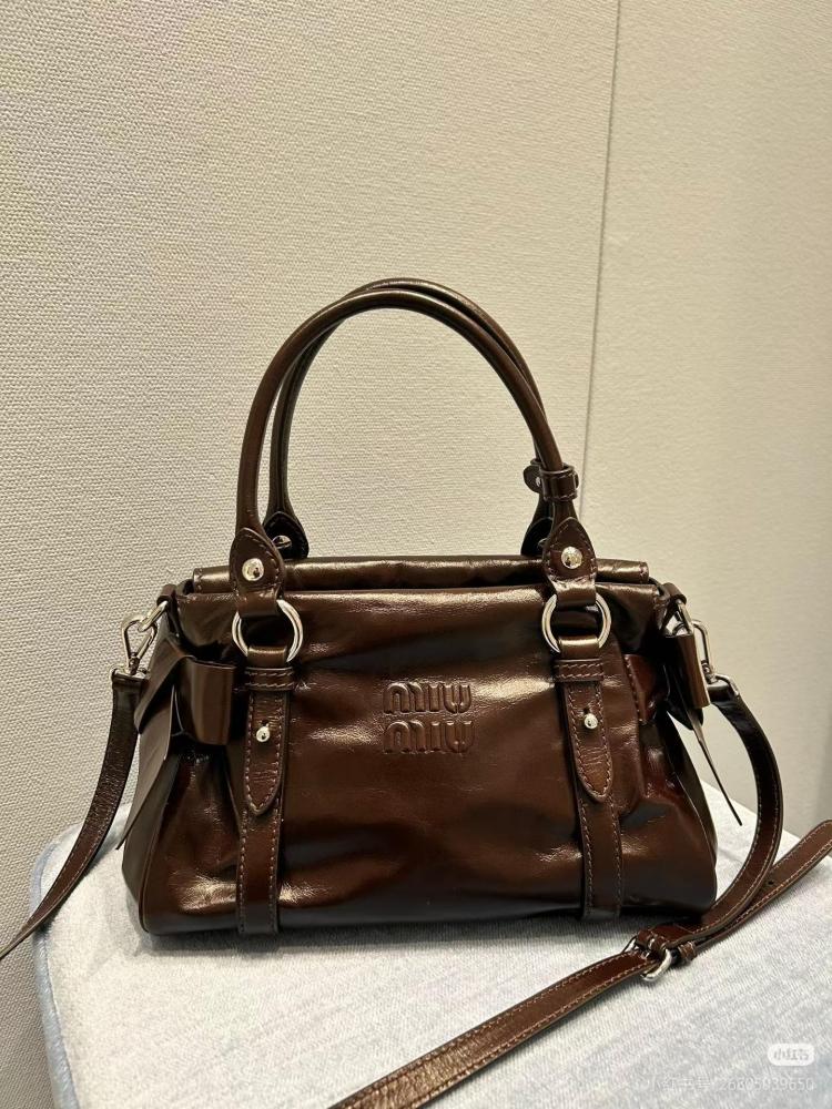 miumiu 5BA327，27 X 22 X13 cm