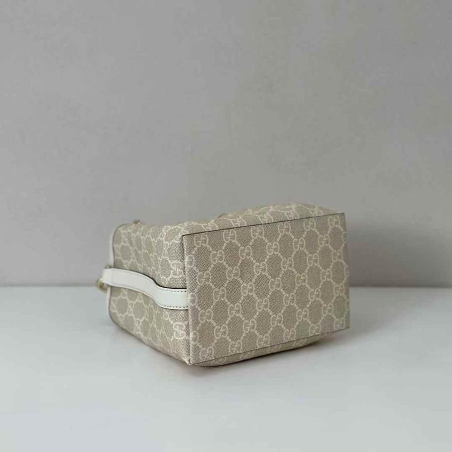 Gucci emblem  815118 size 20.5*18*11.5cm