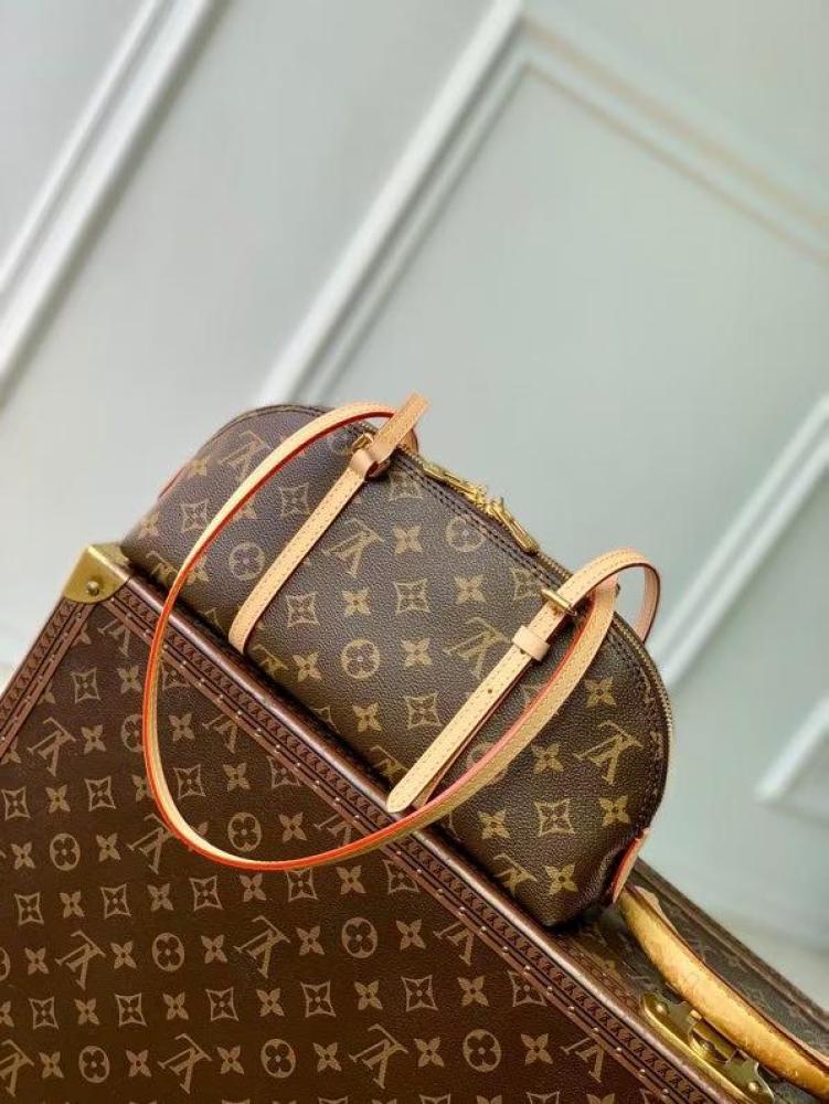 حقيبة  لوي فيتون SQUIRE EAST-WEST - المقاس: 29 × 14 × 8 سم