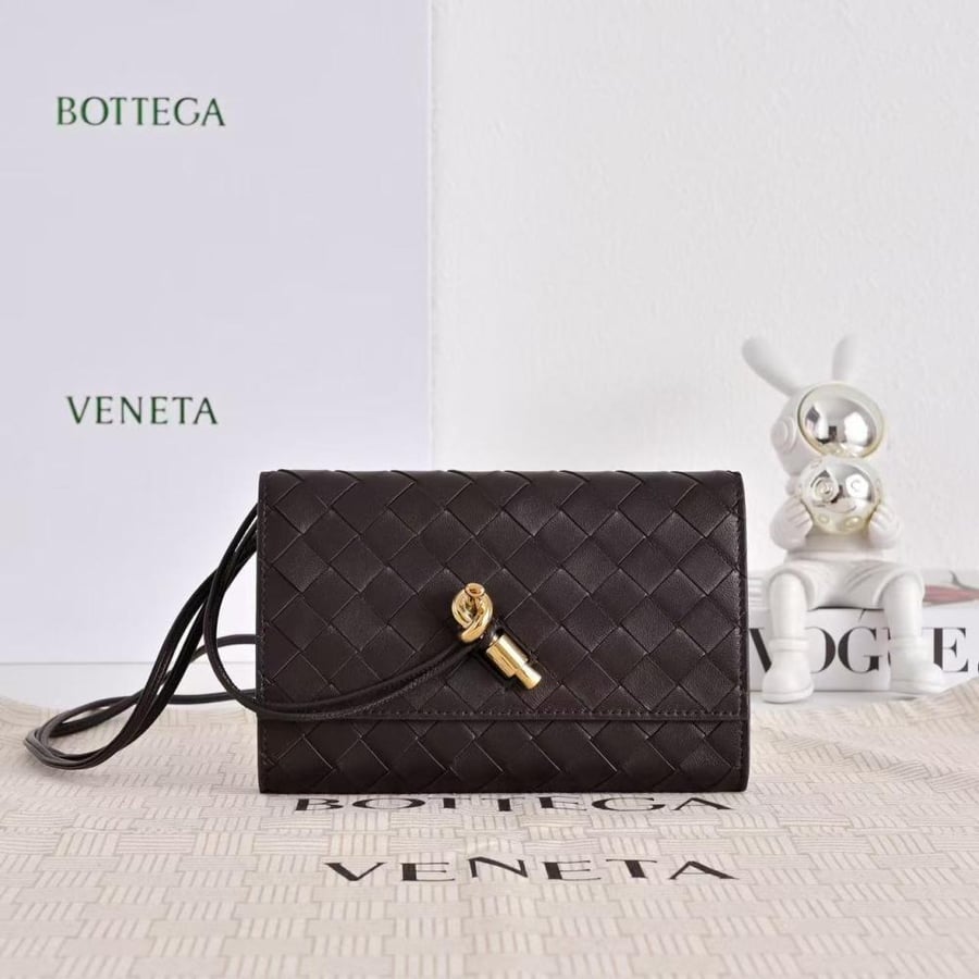 حقيبة بوتيغا فينيتا نسائية 10.5×8.5×2 - Bottega Veneta- متوفره بعدة الوان - اختاري اللون