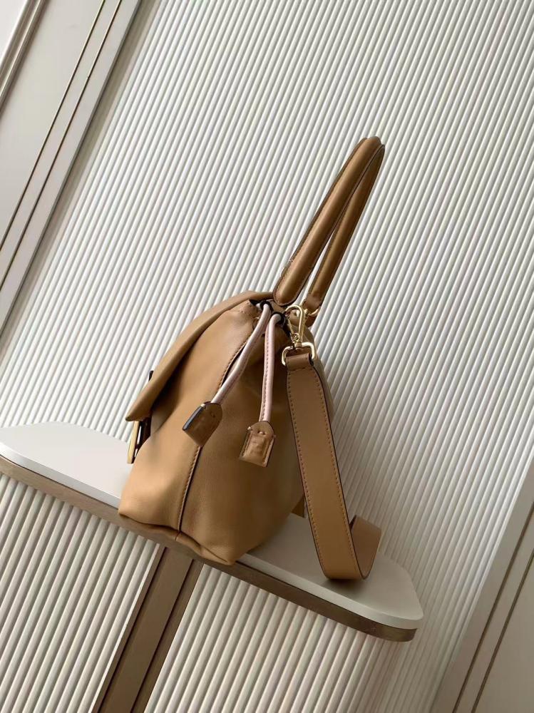 حقيبة فندي ماما باجيت فاخرة - Fendi Mamma Baguette Bag