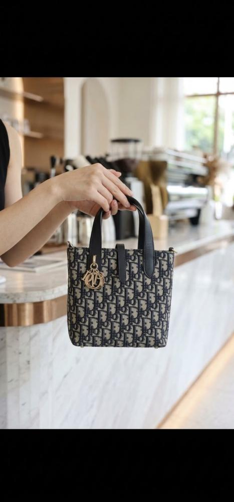 Dior Toujours – حقيبة ديور توجور الأنيقة | 16 × 12 × 18 سم