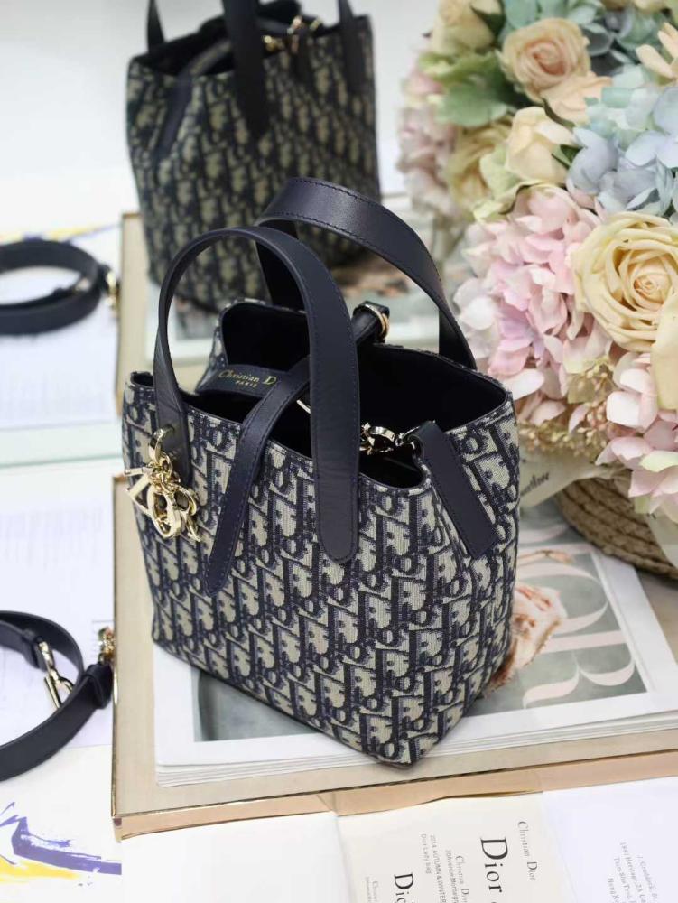 Dior Toujours – حقيبة ديور توجور الأنيقة | 16 × 12 × 18 سم