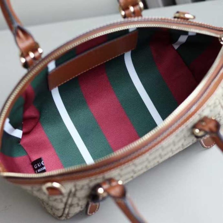 Gucci emblem  839005 size 31×17×12