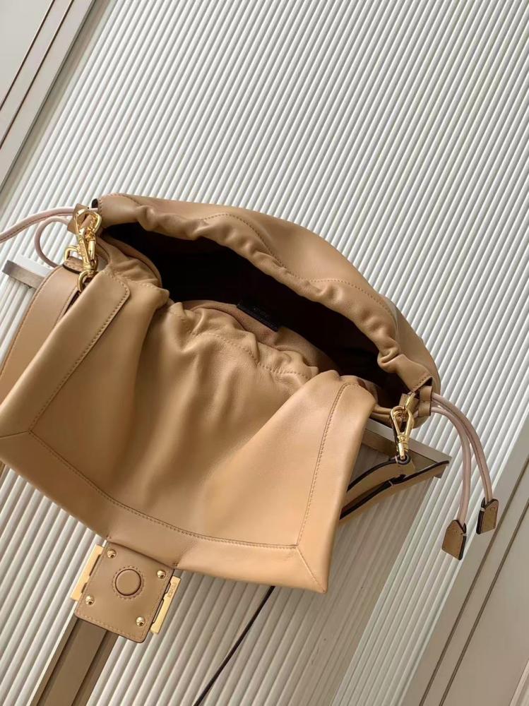 حقيبة فندي ماما باجيت فاخرة - Fendi Mamma Baguette Bag