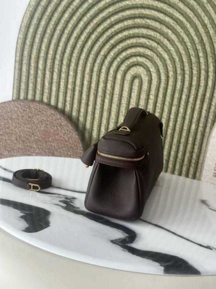 Loro Piana Extra Softy Bag L33 – حقيبة لورو بيان فاخرة بتصميم ناعم وأنيق
