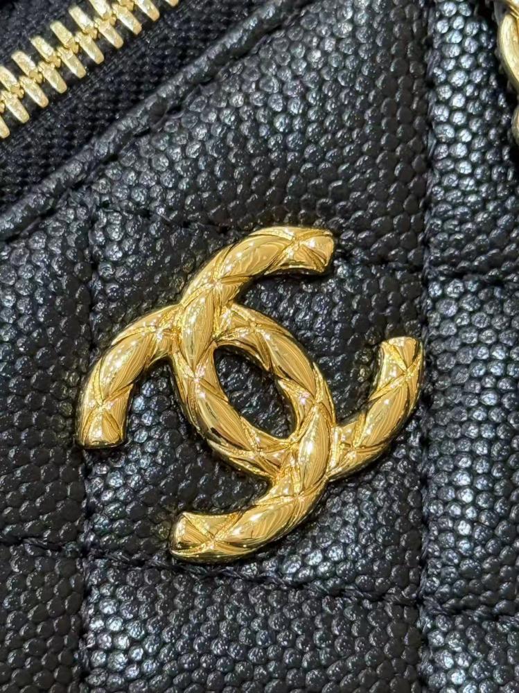 CHANEL 26C LP – حقيبة شانيل كتف مبطنة فاخرة باللون