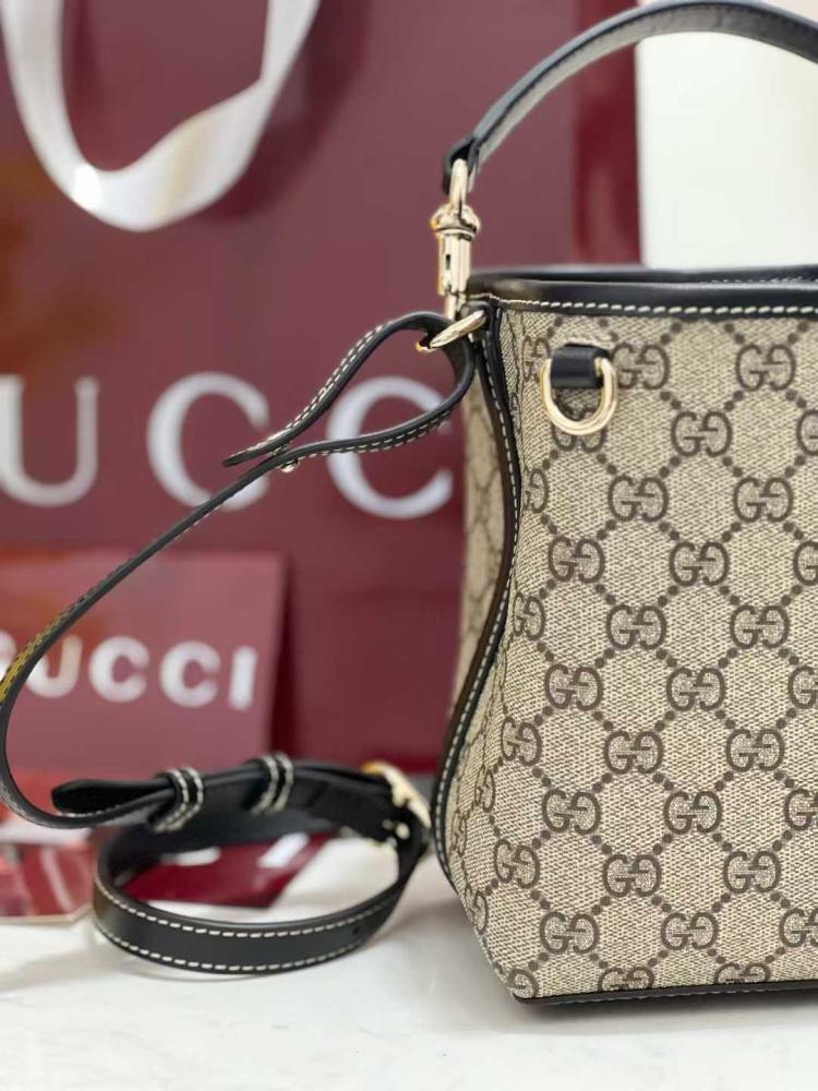 Gucci emblem  815118 size 20.5*18*11.5cm
