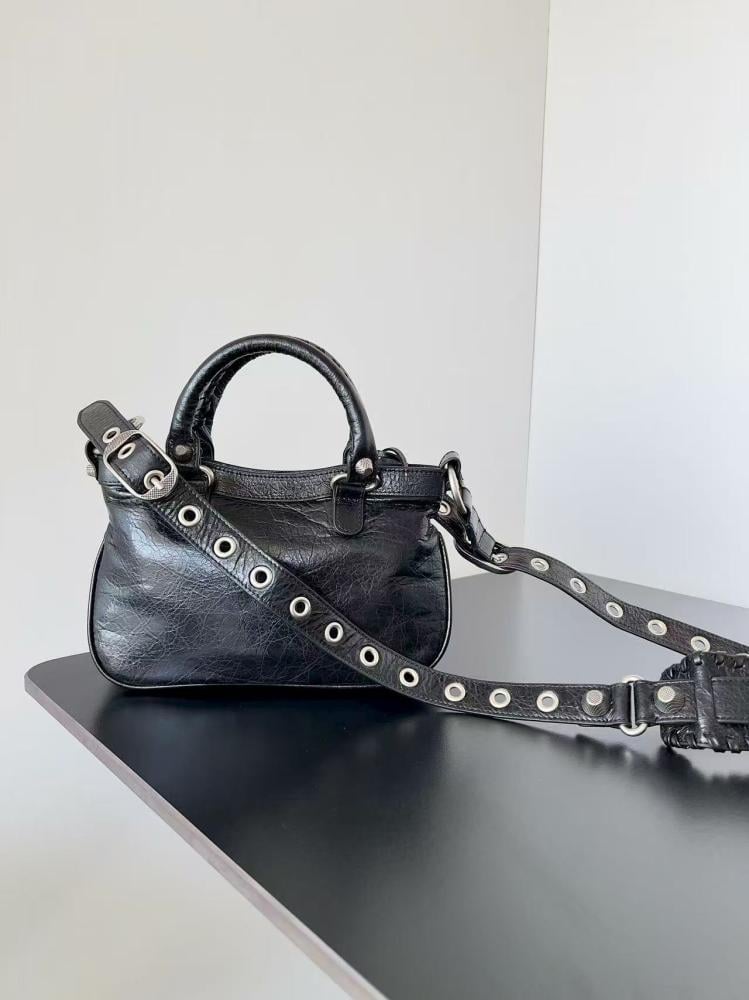BALENCIAGA 23.8×29.2×5