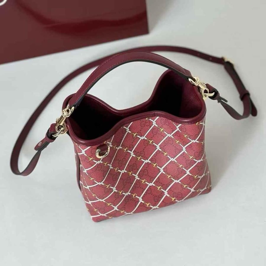 Gucci emblem  815118 size 20.5*18*11.5cm