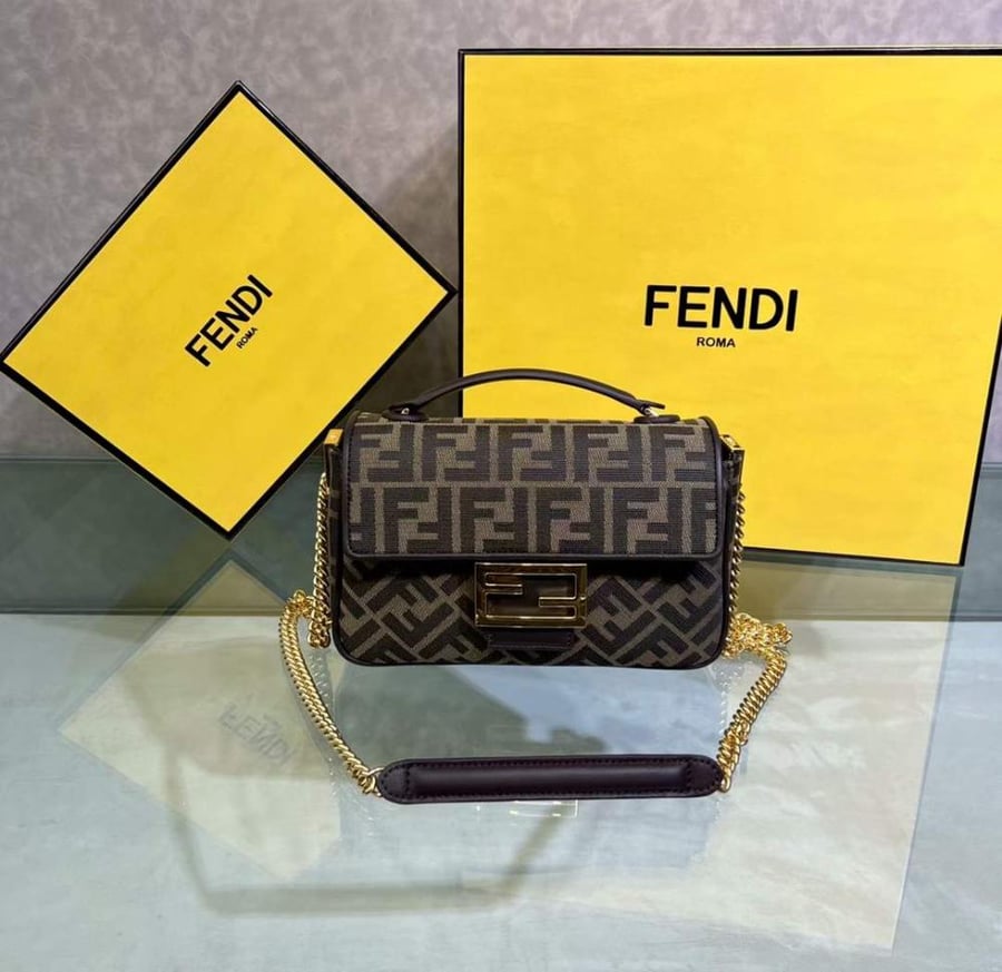 FEND1  Iconic Baguette 8BR793 size 24x14x7cm فندي