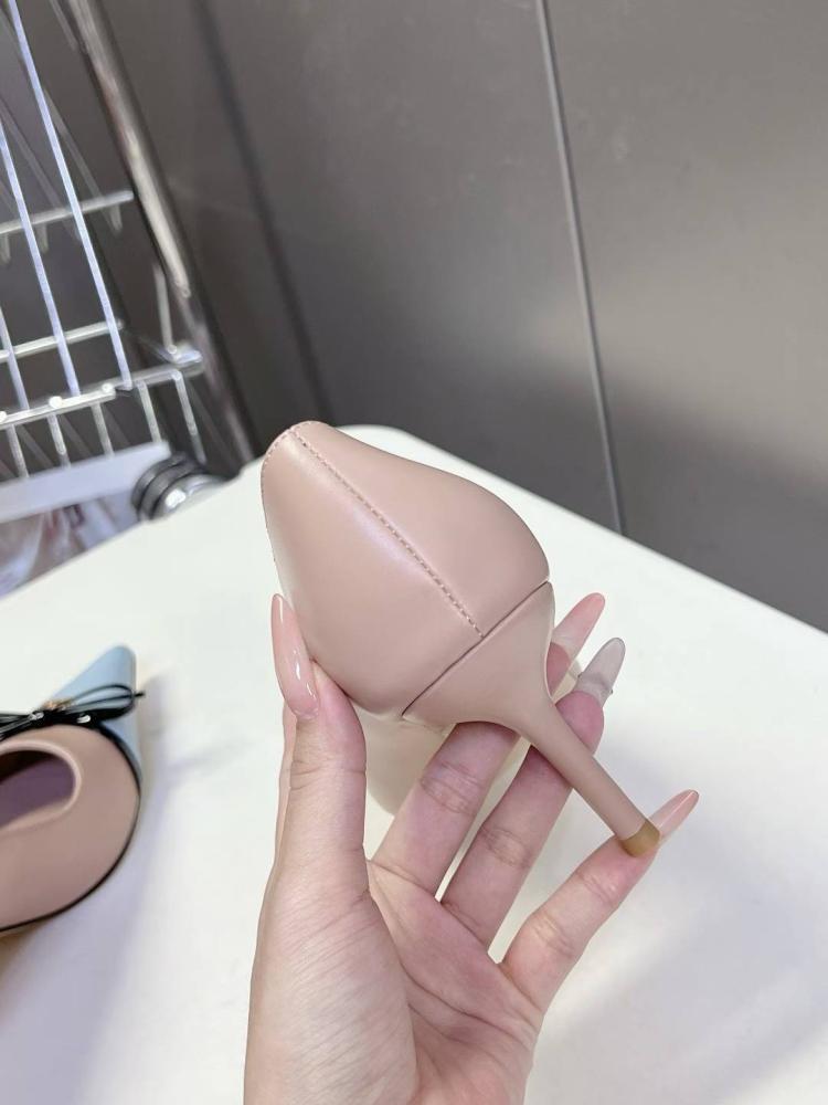 حذاء كعب فالنتينو valentino