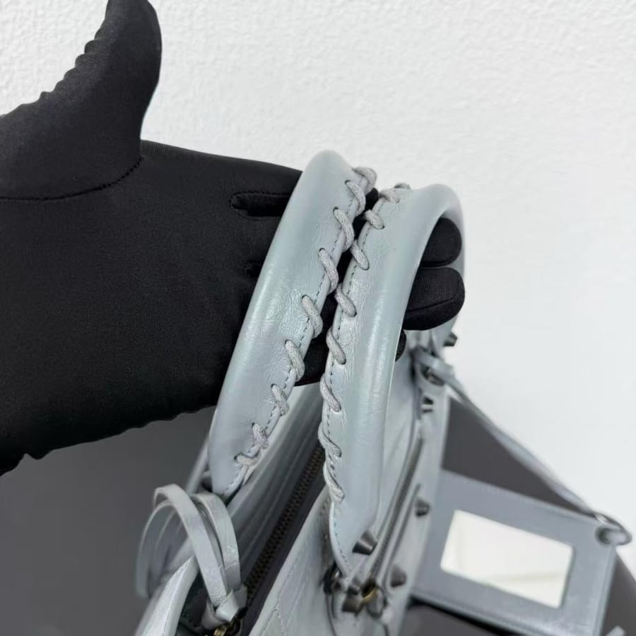 Balenciaga City Bag 30cm – حقيبة بالنسياجا فاخرة بتصميم أيقوني