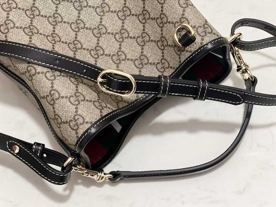 Gucci emblem  815118 size 20.5*18*11.5cm