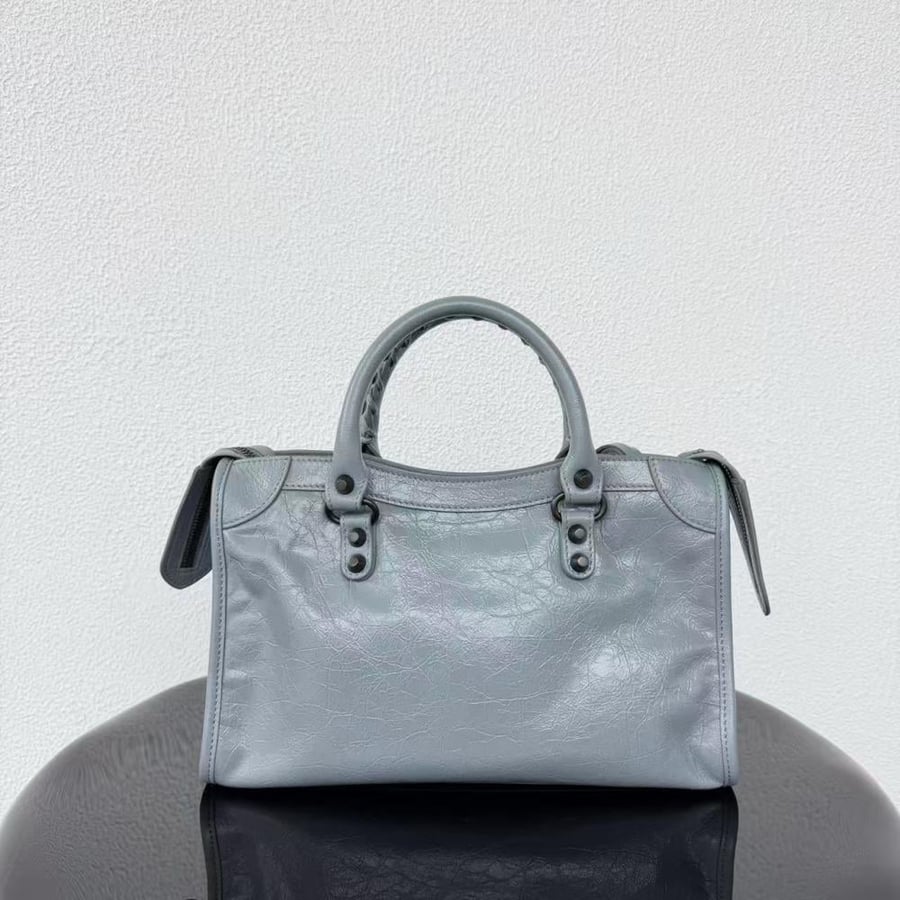 Balenciaga City Bag 30cm – حقيبة بالنسياجا فاخرة بتصميم أيقوني
