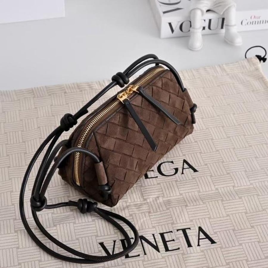 Bottega Concert  pouch ：18.5*11.5*8.5