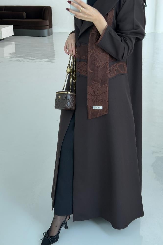 علا لون بني