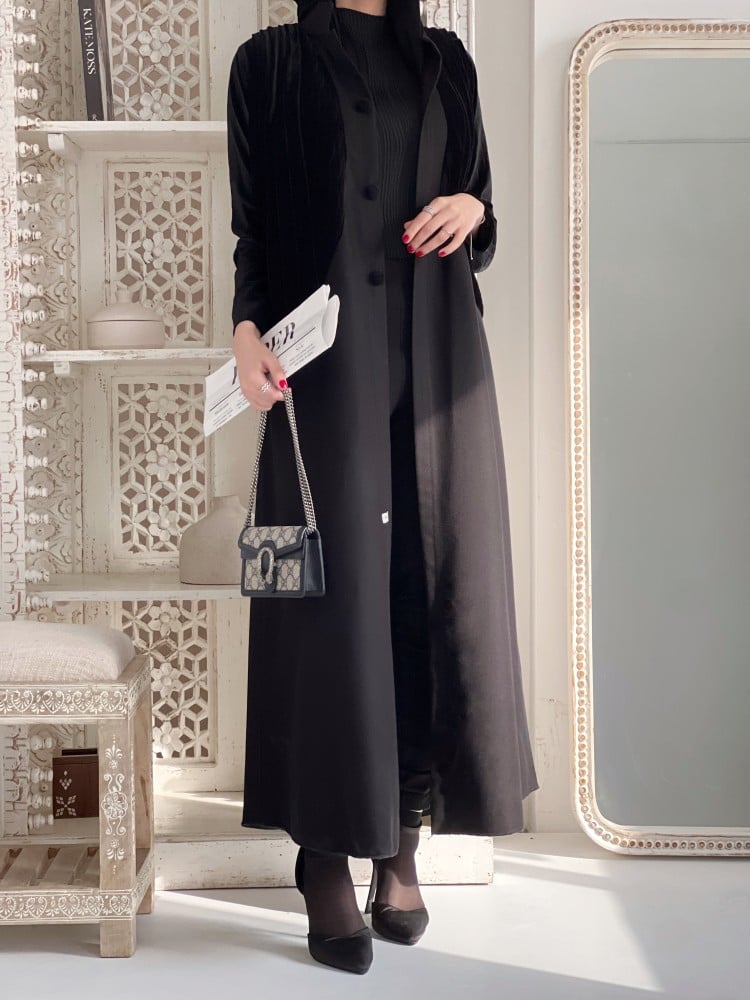 W19 لون اسود