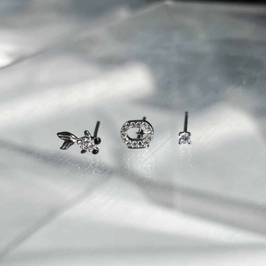 Fishy set studs