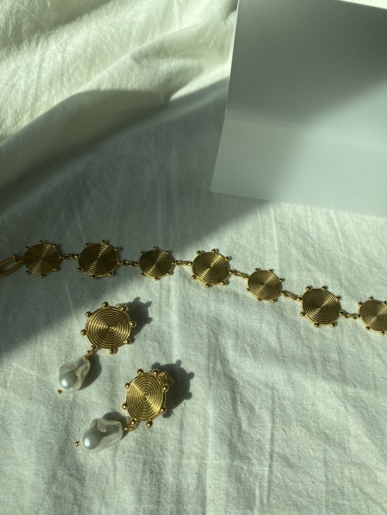Alia choker