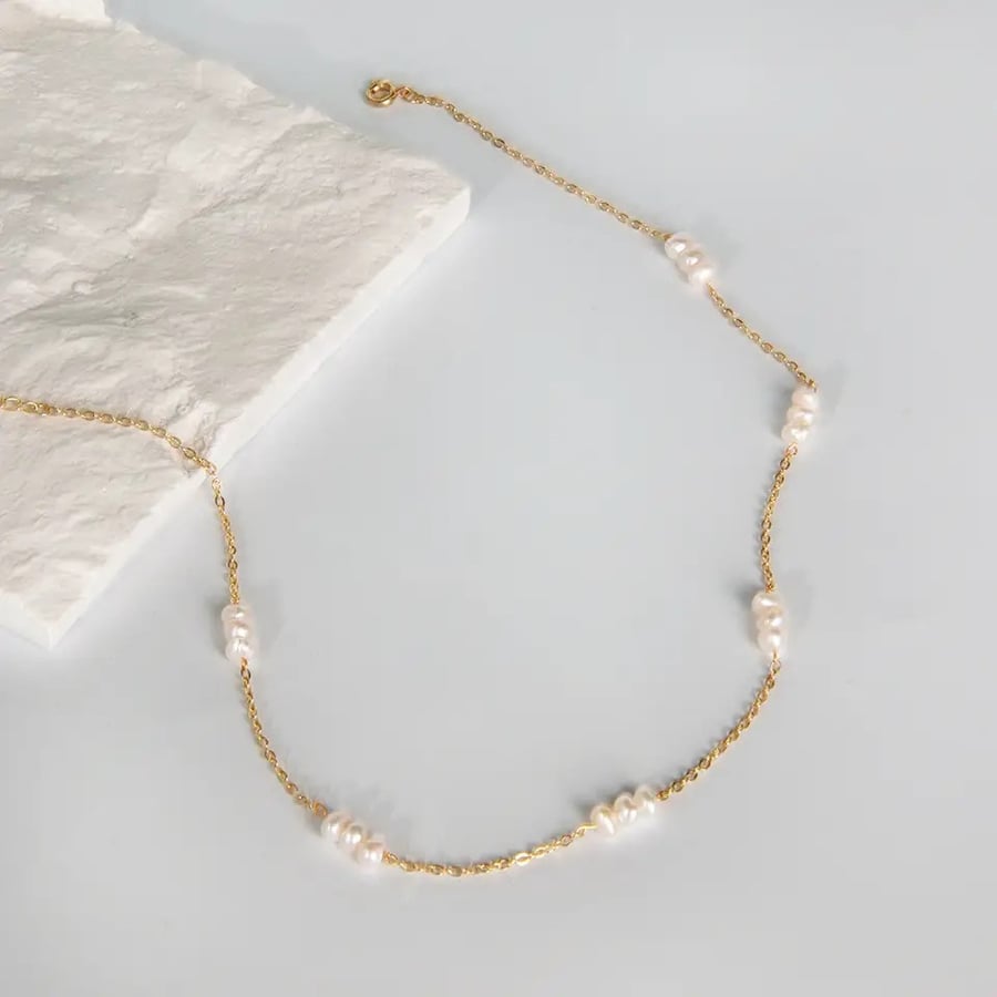 Stainless steel pearl necklace