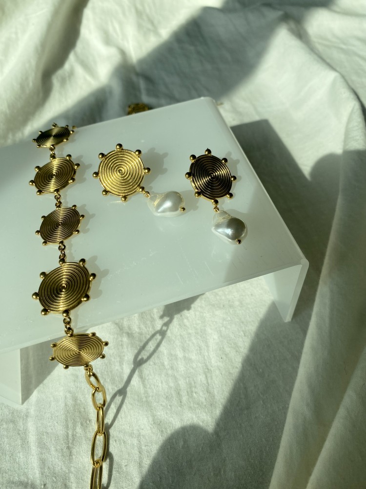 Alia choker