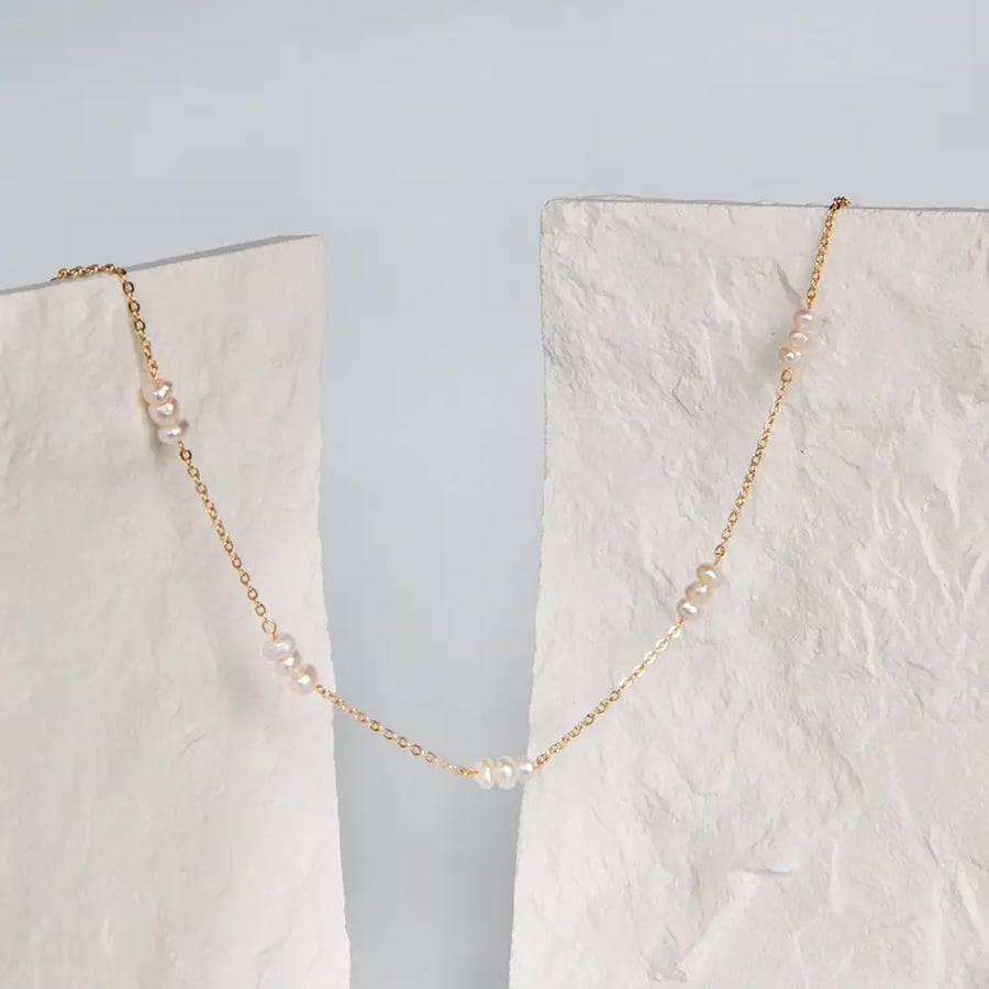 Stainless steel pearl necklace