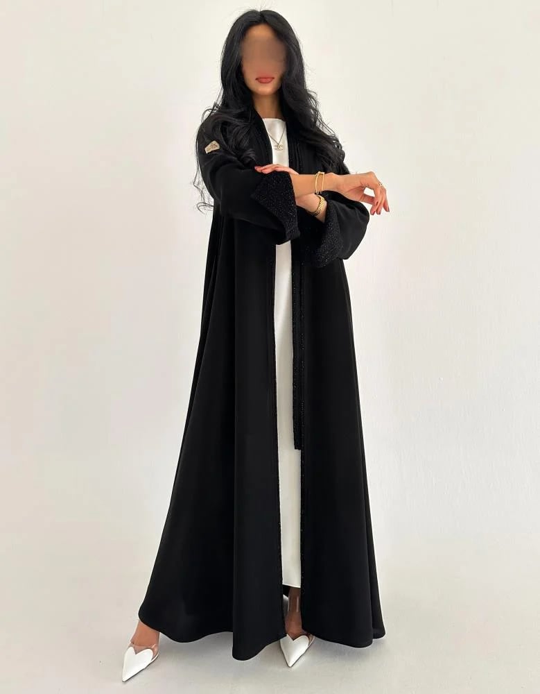 Royal crepe with lines and padded sleeves, shiny, flared story