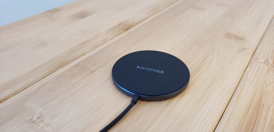 - قاعدة شاحن لاسلكي مغناطيسي من USB-C لشاحن  iPhone 12 ماق سيف من راف باور