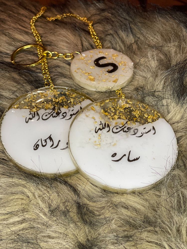 تعليقة سيارة مع ميدالية