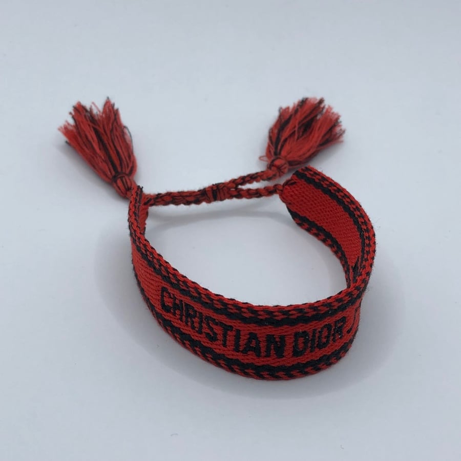 اسوارة كريستان ديور CHRISTIAN DIOR
