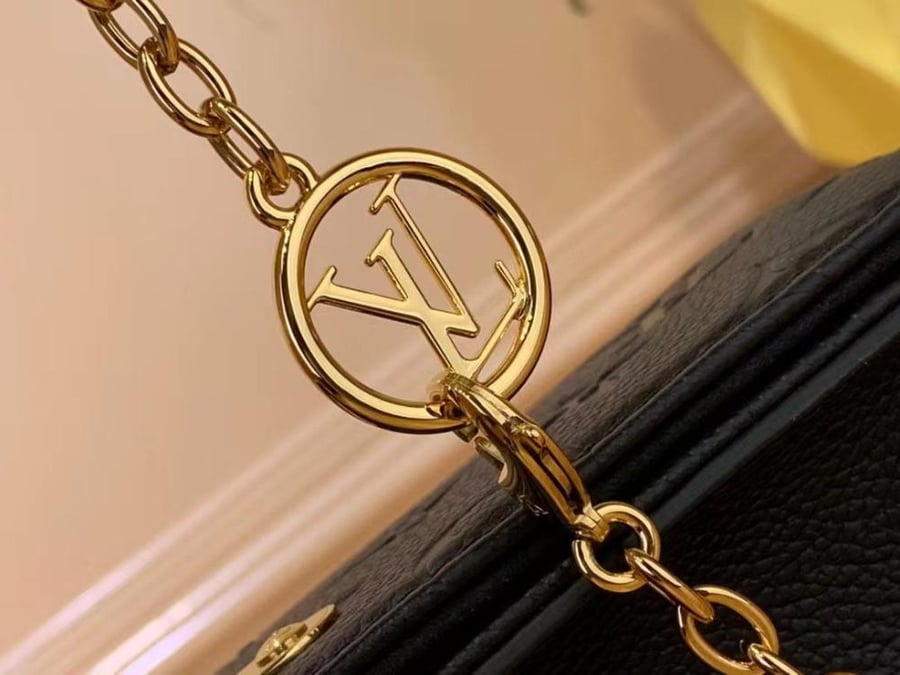 LV LILY POUCH