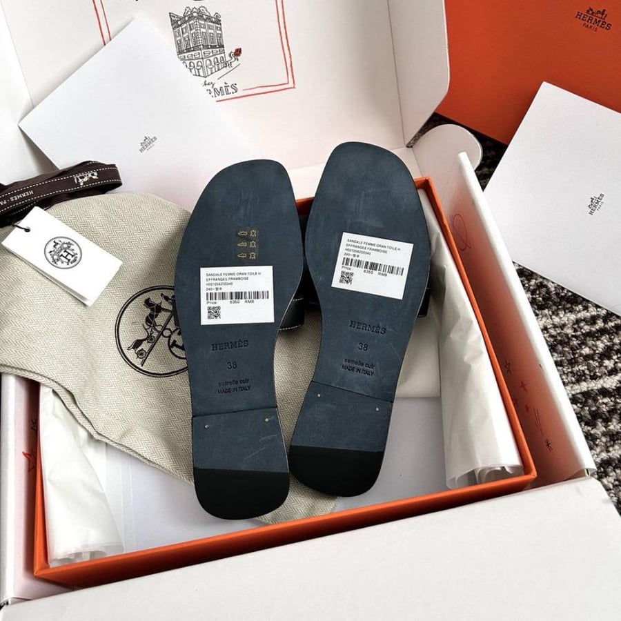 Hermes Orpan in Black with white stitch