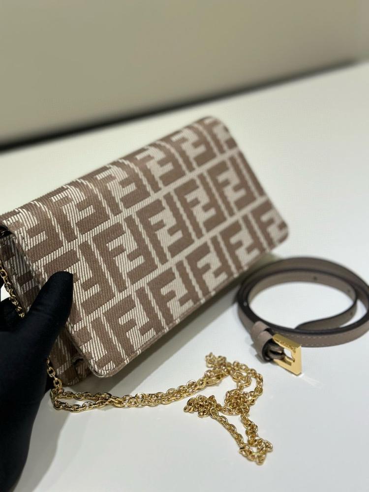 BAGFN1-Fendi Baguette chain wallet