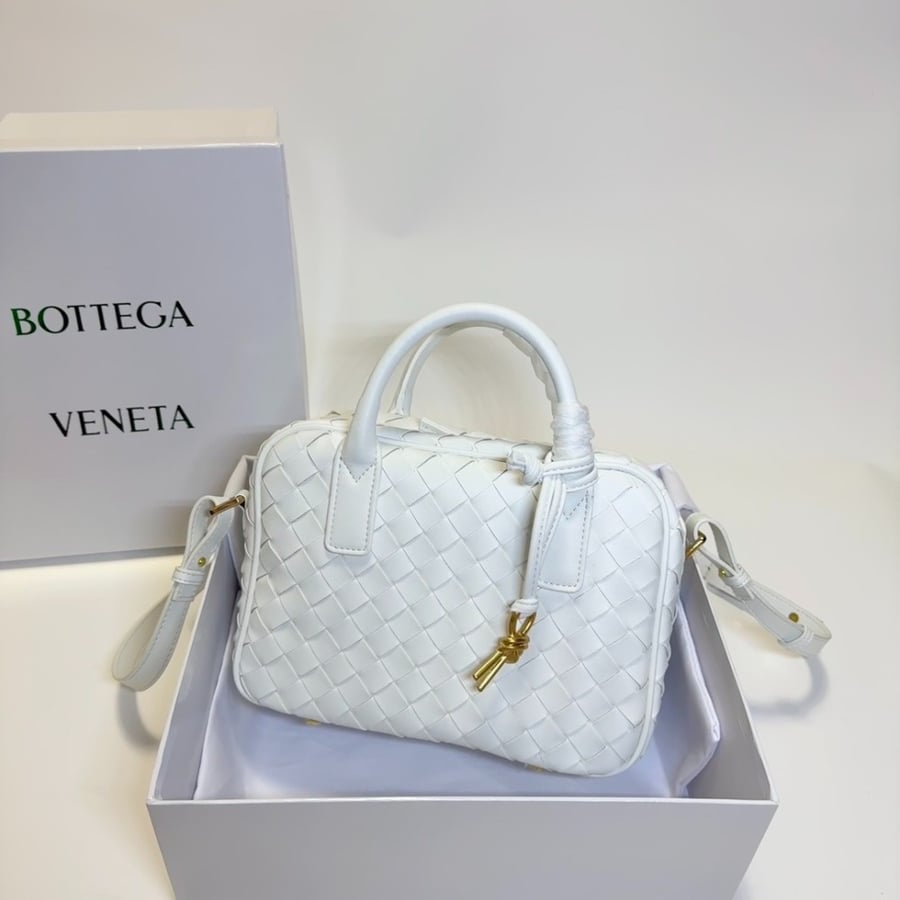 Getaway small intrecciato leather tote